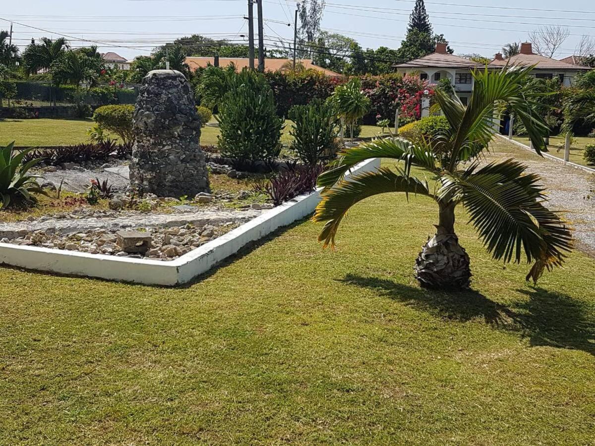 Ancella'S Garden Apartment-Beach-5Min Drive, 1 Hr Montego Bay, 25 Mins Ocho Rios, Continental Breakfast Раневей-Бей Екстер'єр фото