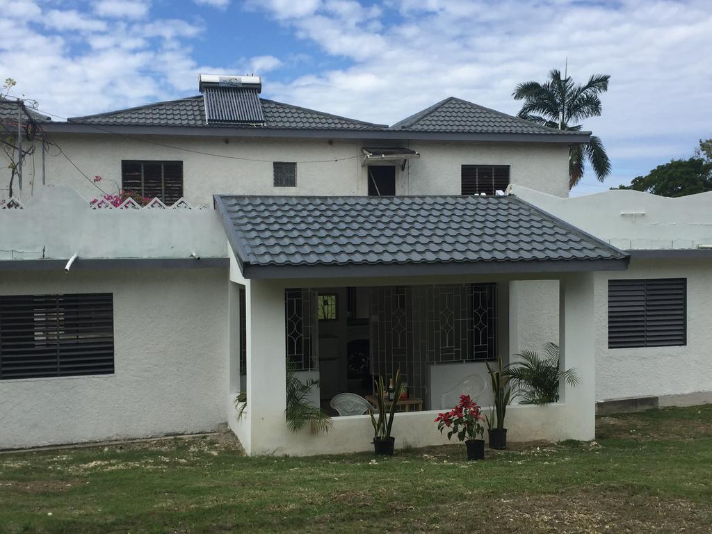 Ancella'S Garden Apartment-Beach-5Min Drive, 1 Hr Montego Bay, 25 Mins Ocho Rios, Continental Breakfast Раневей-Бей Екстер'єр фото